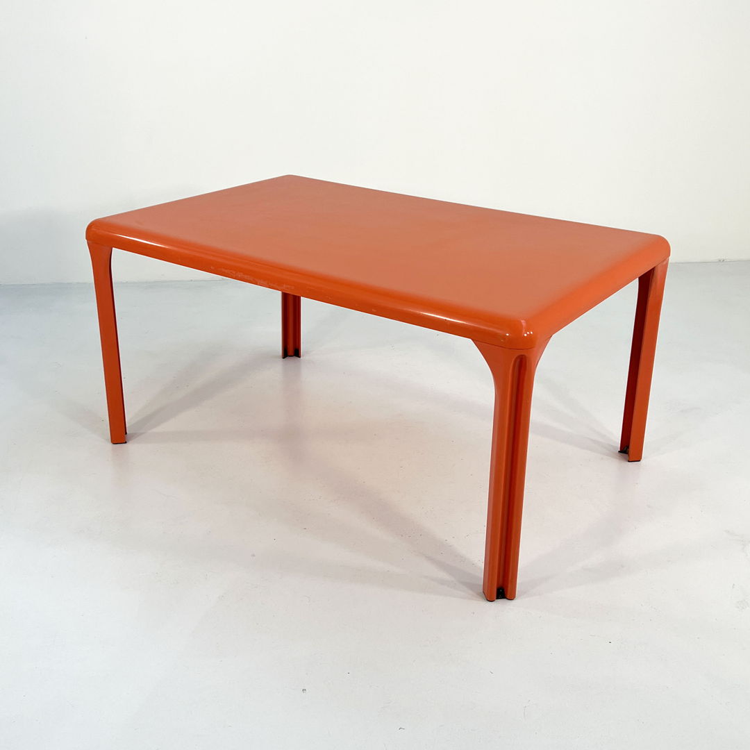 Orange Stadio 150 Dining Table by Vico Magistretti for Artemide, 1970s –  Mooiatti Japan