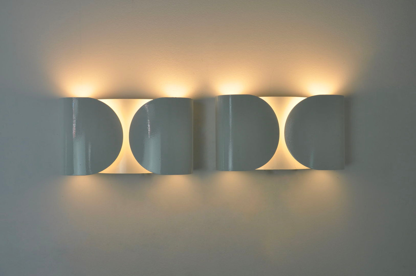 White Foglio Sconces by Tobia & Afra Scarpa for Flos, 1960s Set of 2