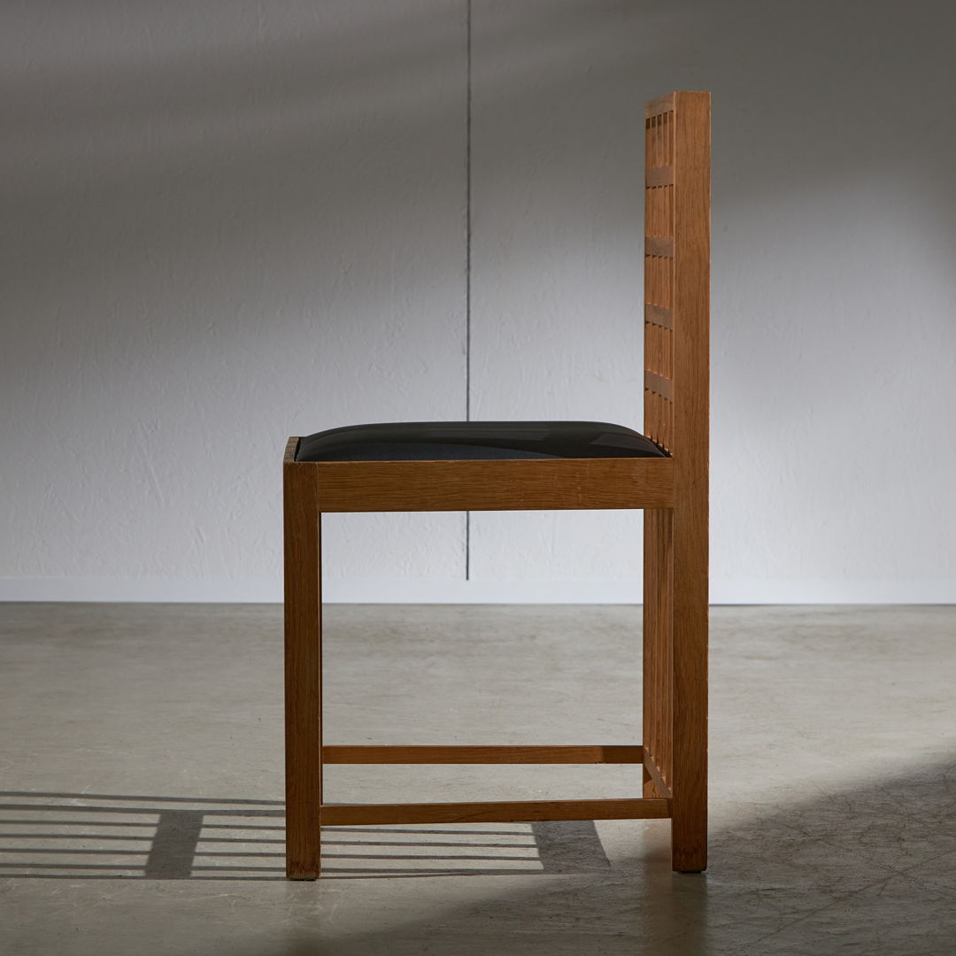 Chair Inspired by Charles Rennie Mackintosh (black)