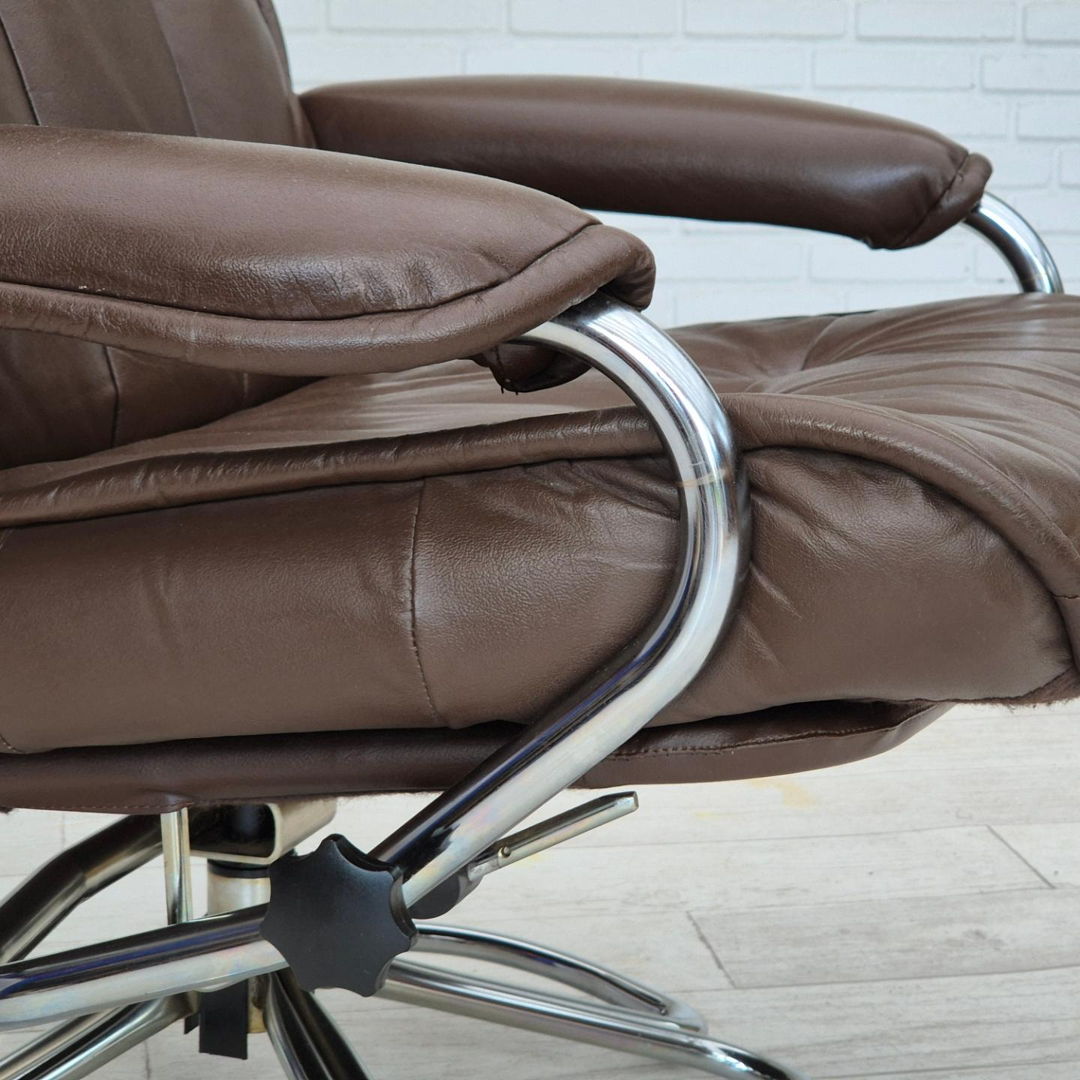 1970s, Danish swivel chair, original condition, leather, chrome steel.