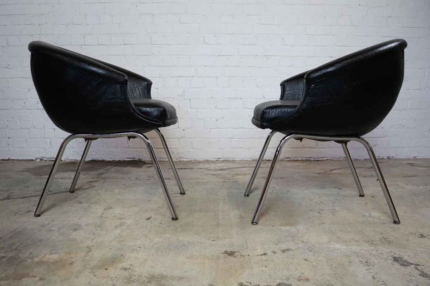 Set of 2 black faux leather Mid-century armchairs