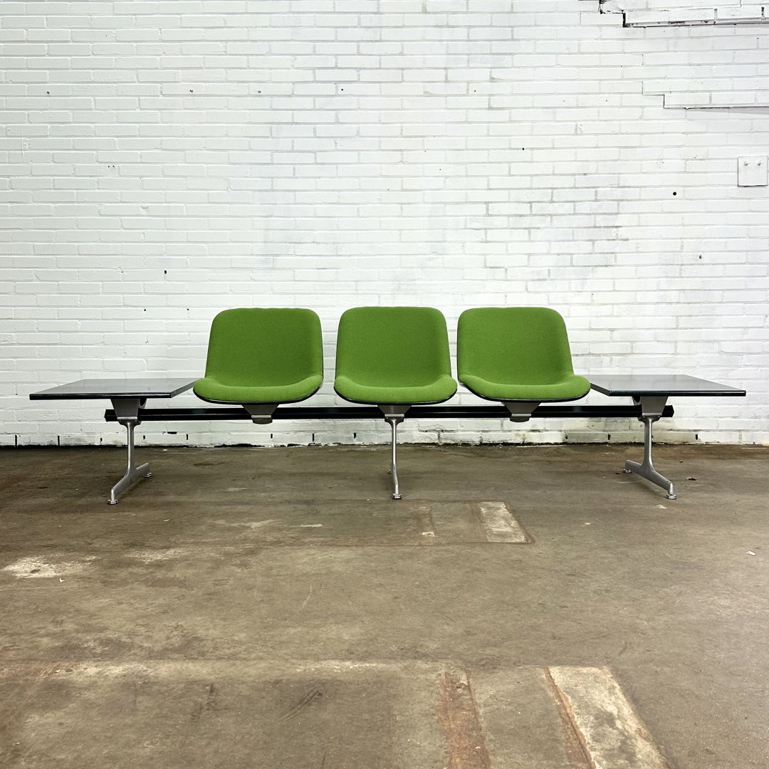 Artifort Houtoku waiting room sofa 3-seater green/black