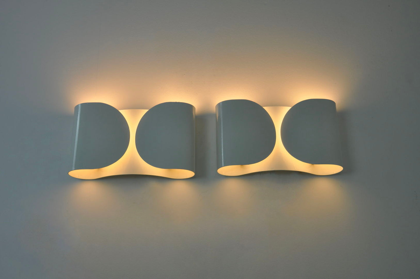 White Foglio Sconces by Tobia & Afra Scarpa for Flos, 1960s Set of 2