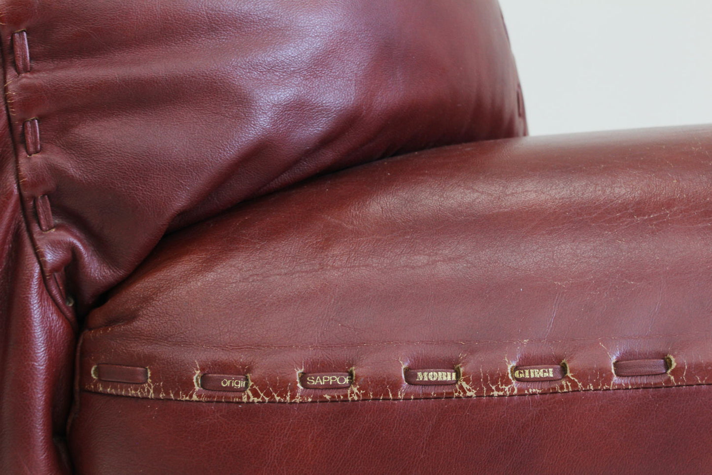 Sapporo Italian leather sofa Mobil Girgi 1970s