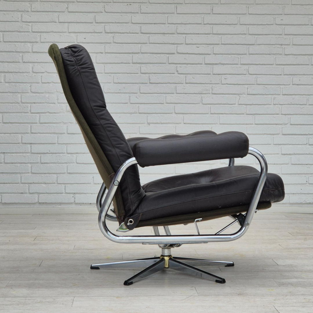 1970s, Danish swivel chair, original condition, leather, chrome steel.