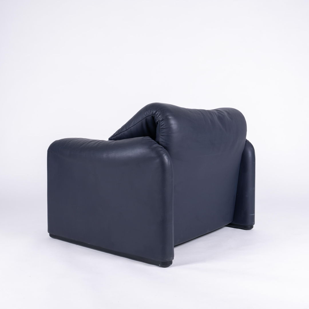 Cassina 'Maralunga' leather armchair by Vico Magistretti