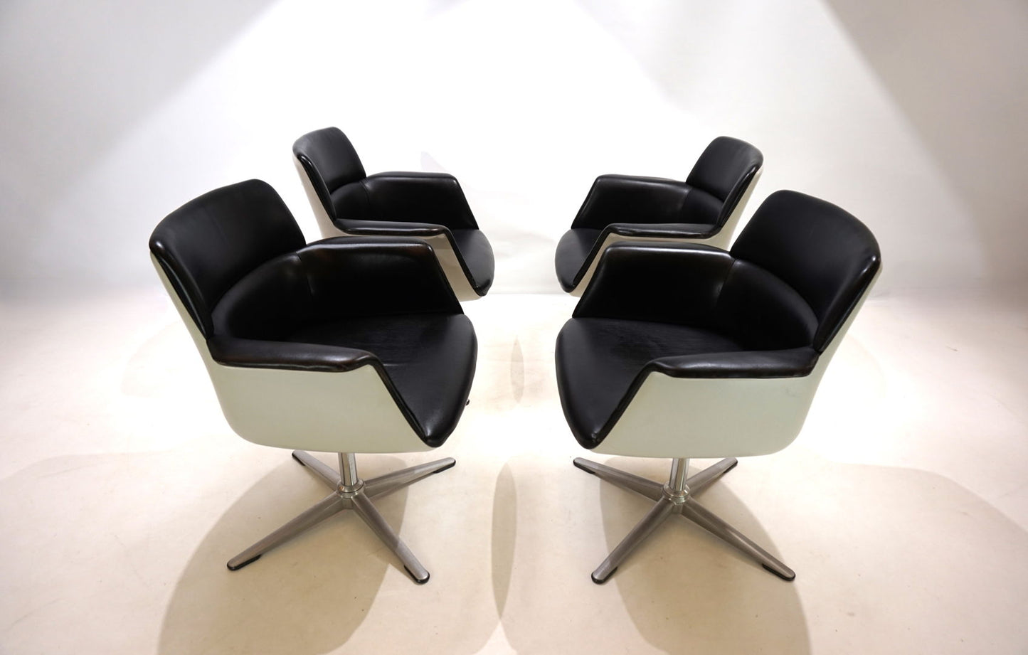 Set of 4 Wilkhahn 250 dining/office chairs by Friso Kramer