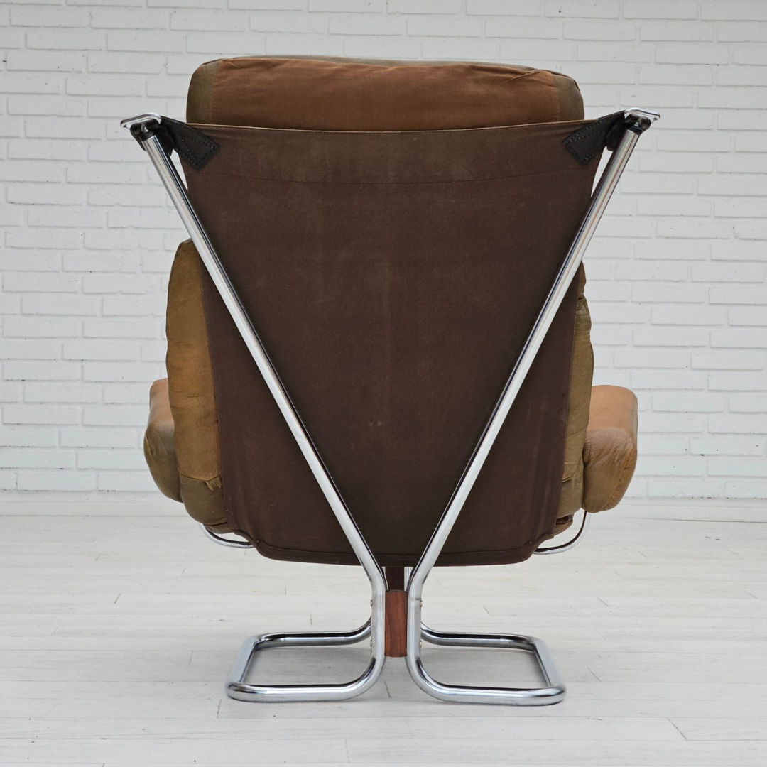 1970s, Norwegian design by Harald Relling, original condition, leather, chrome steel, teak wood, canvas.