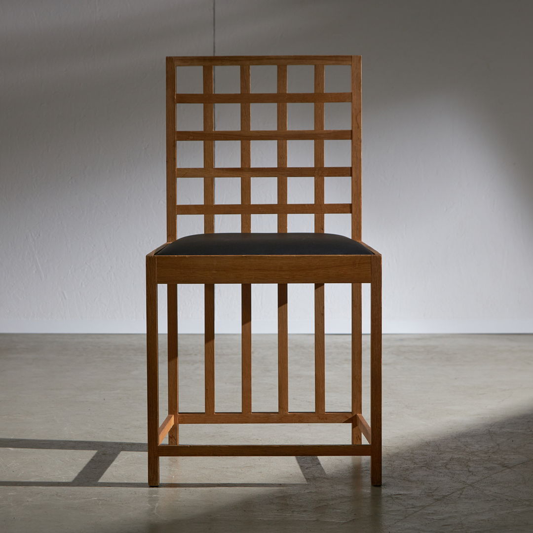 Chair Inspired by Charles Rennie Mackintosh (black)