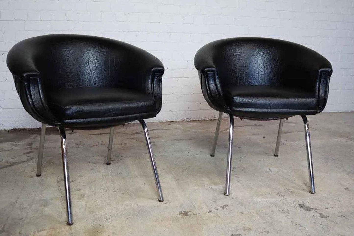 Set of 2 black faux leather Mid-century armchairs