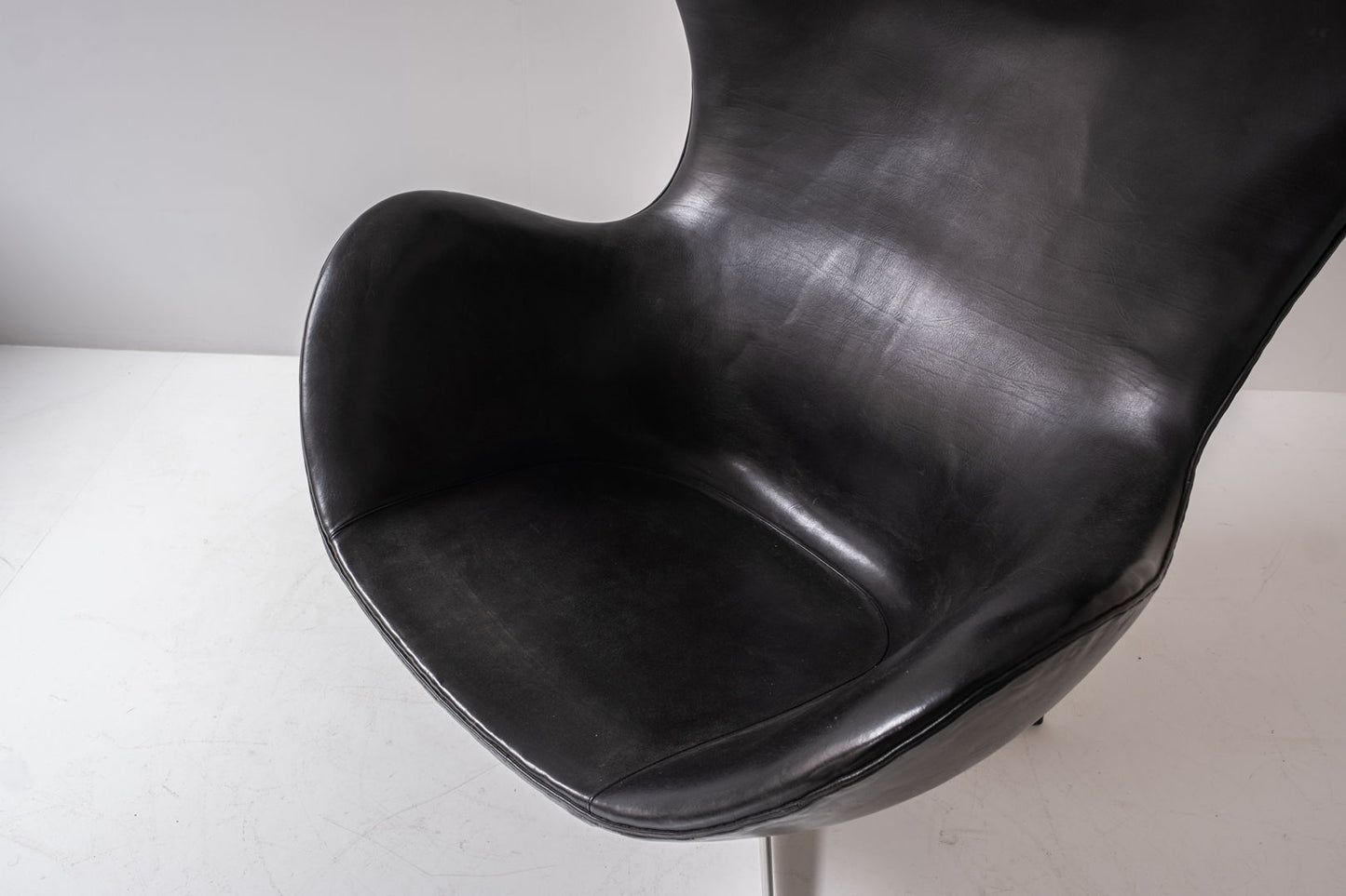 Early ‘Egg’ armchair designed by Arne Jacobsen for Fritz Hansen, Denmark 1958.