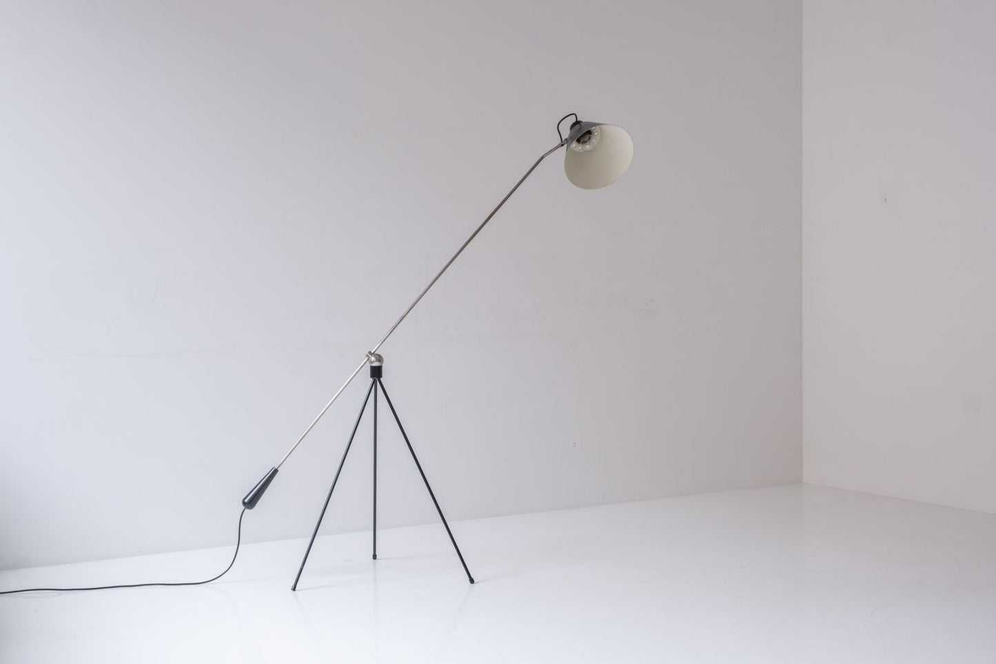 Early ‘Magneto’ floor lamp by H. Fillekes for Artiforte, The Netherlands 1954.