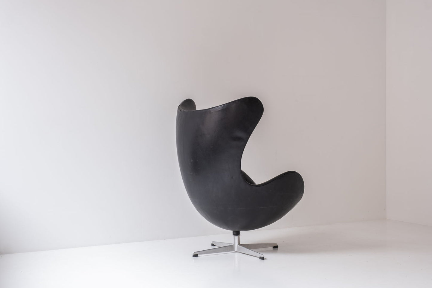 Early ‘Egg’ armchair designed by Arne Jacobsen for Fritz Hansen, Denmark 1958.