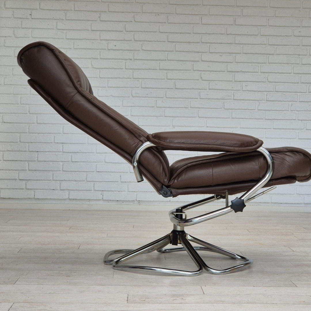 1970s, Danish swivel chair, original condition, leather, chrome steel.