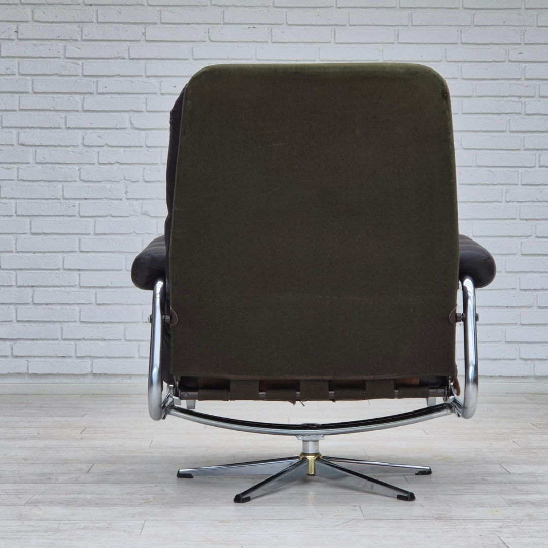 1970s, Danish swivel chair, original condition, leather, chrome steel.