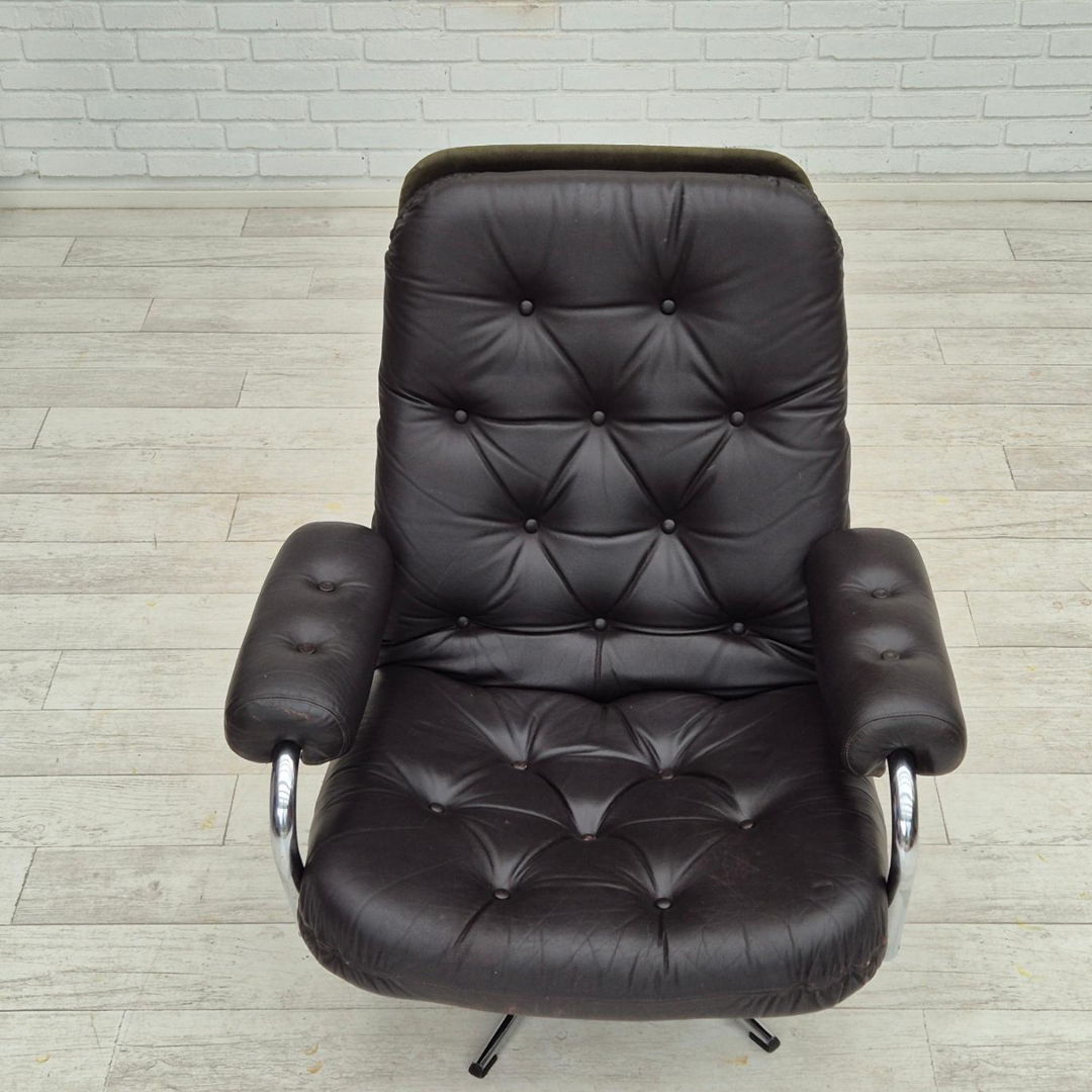 1970s, Danish swivel chair, original condition, leather, chrome steel.