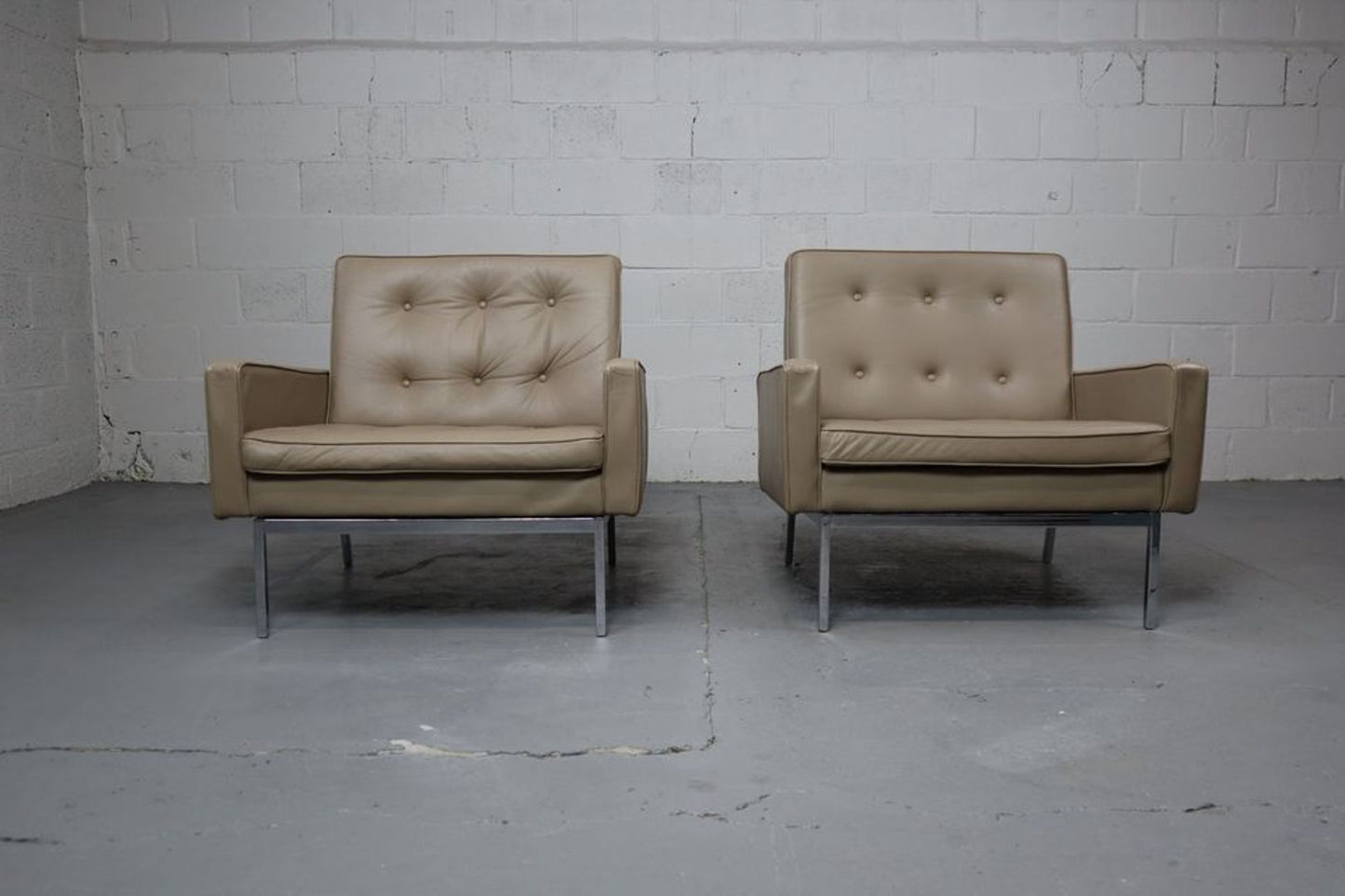 Florence Knoll lounge chairs model 65a for Knoll International.