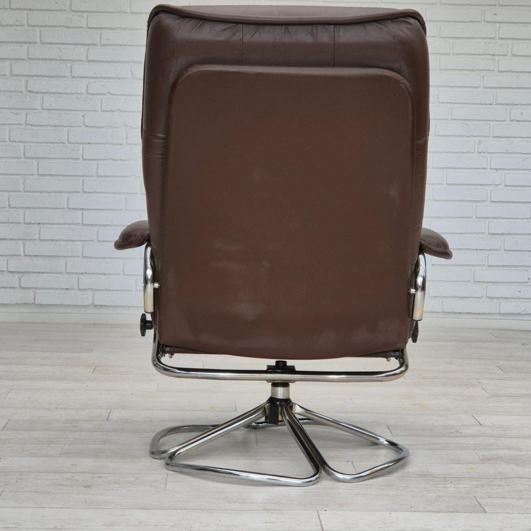 1970s, Danish swivel chair, original condition, leather, chrome steel.