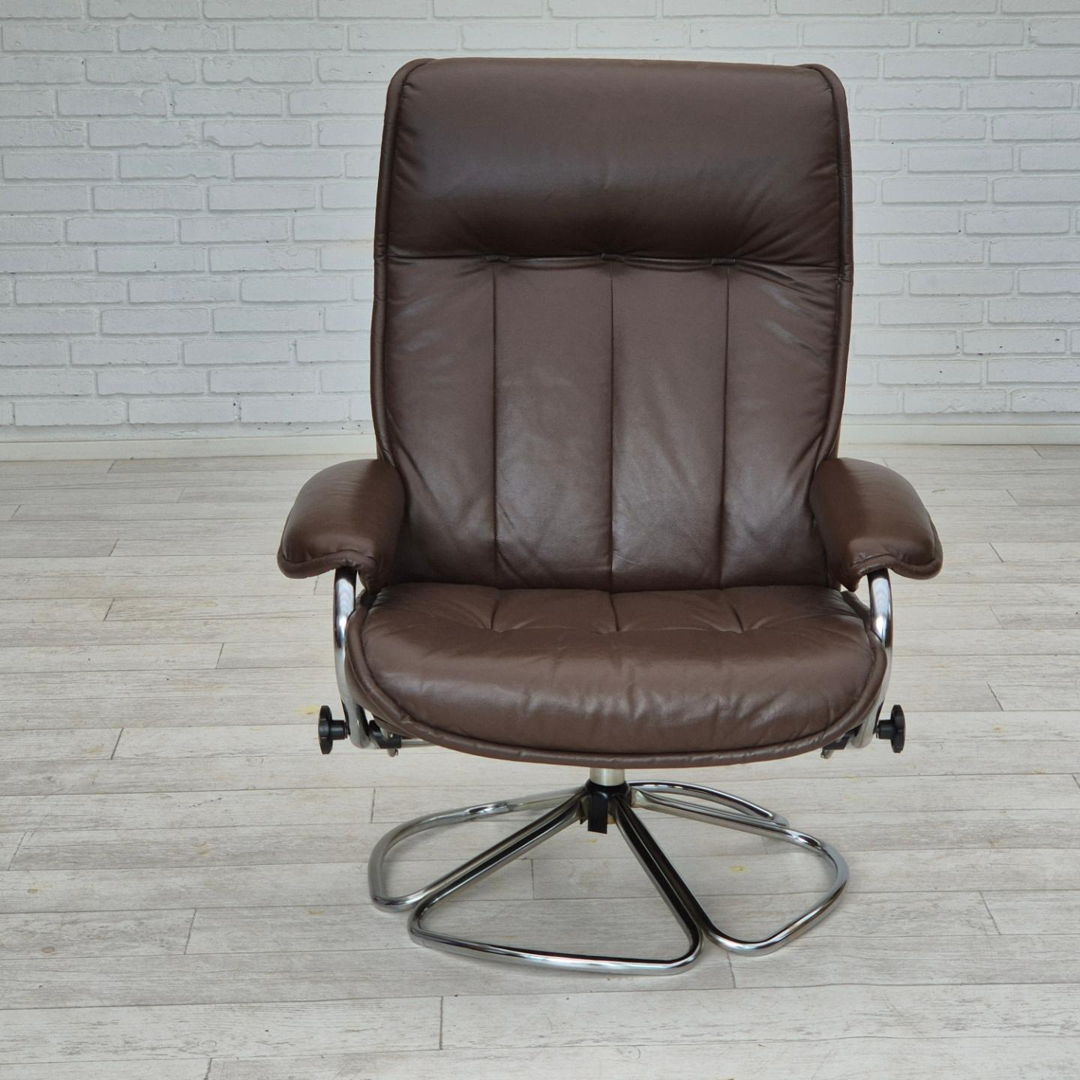 1970s, Danish swivel chair, original condition, leather, chrome steel.