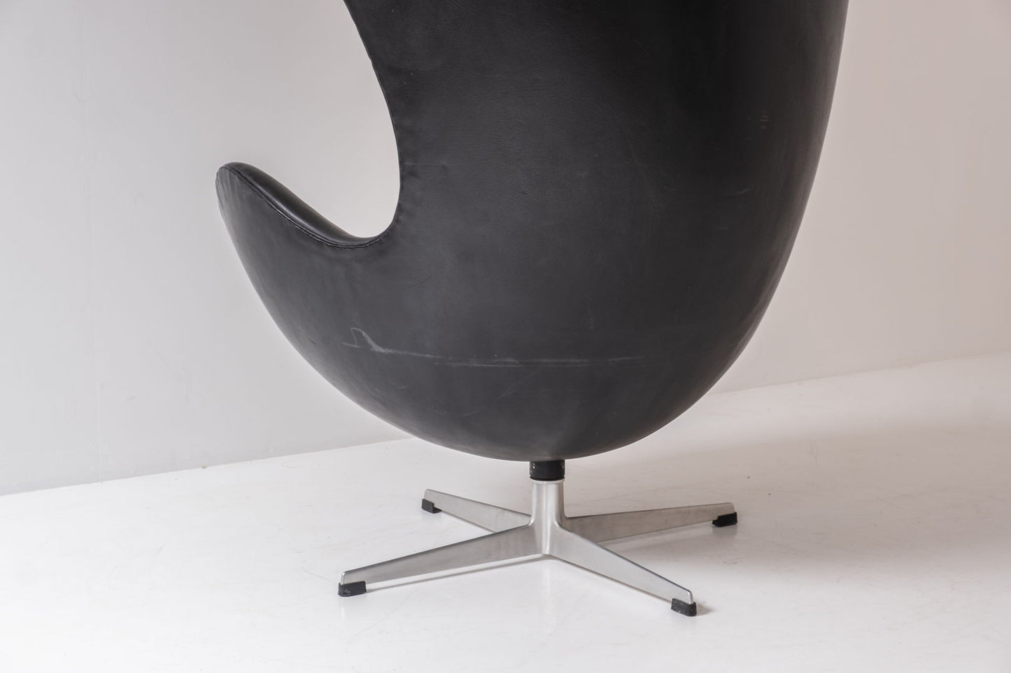 Early ‘Egg’ armchair designed by Arne Jacobsen for Fritz Hansen, Denmark 1958.