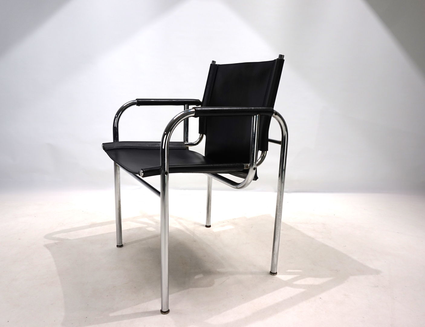 Strässle HE leather lounge chair by Hans Eichenberger