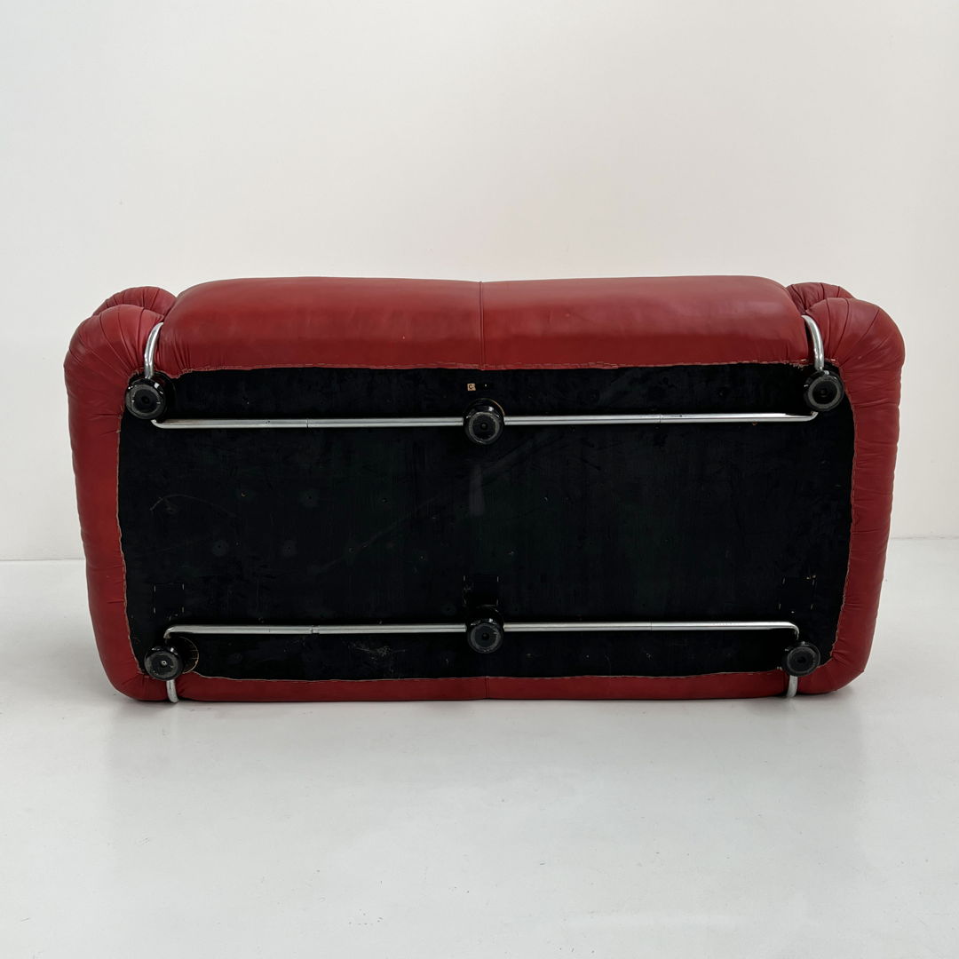 Red Leather Sesann 2-seater Sofa by Gianfranco Frattini for Cassina, 1970s