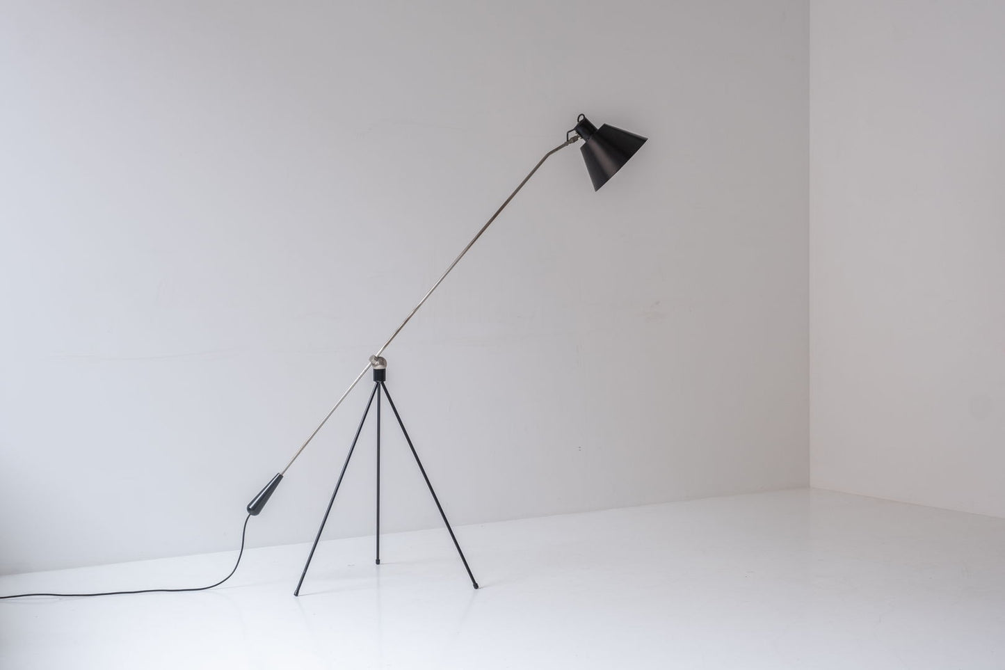 Early ‘Magneto’ floor lamp by H. Fillekes for Artiforte, The Netherlands 1954.