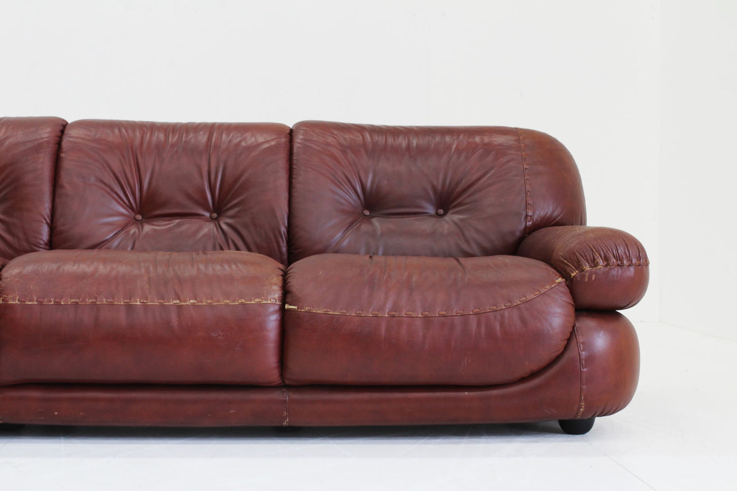 Sapporo Italian leather sofa Mobil Girgi 1970s