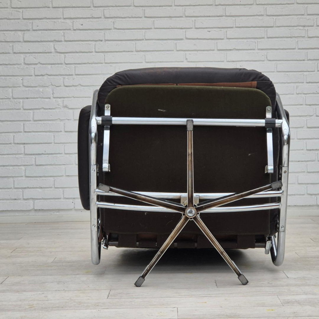 1970s, Danish swivel chair, original condition, leather, chrome steel.