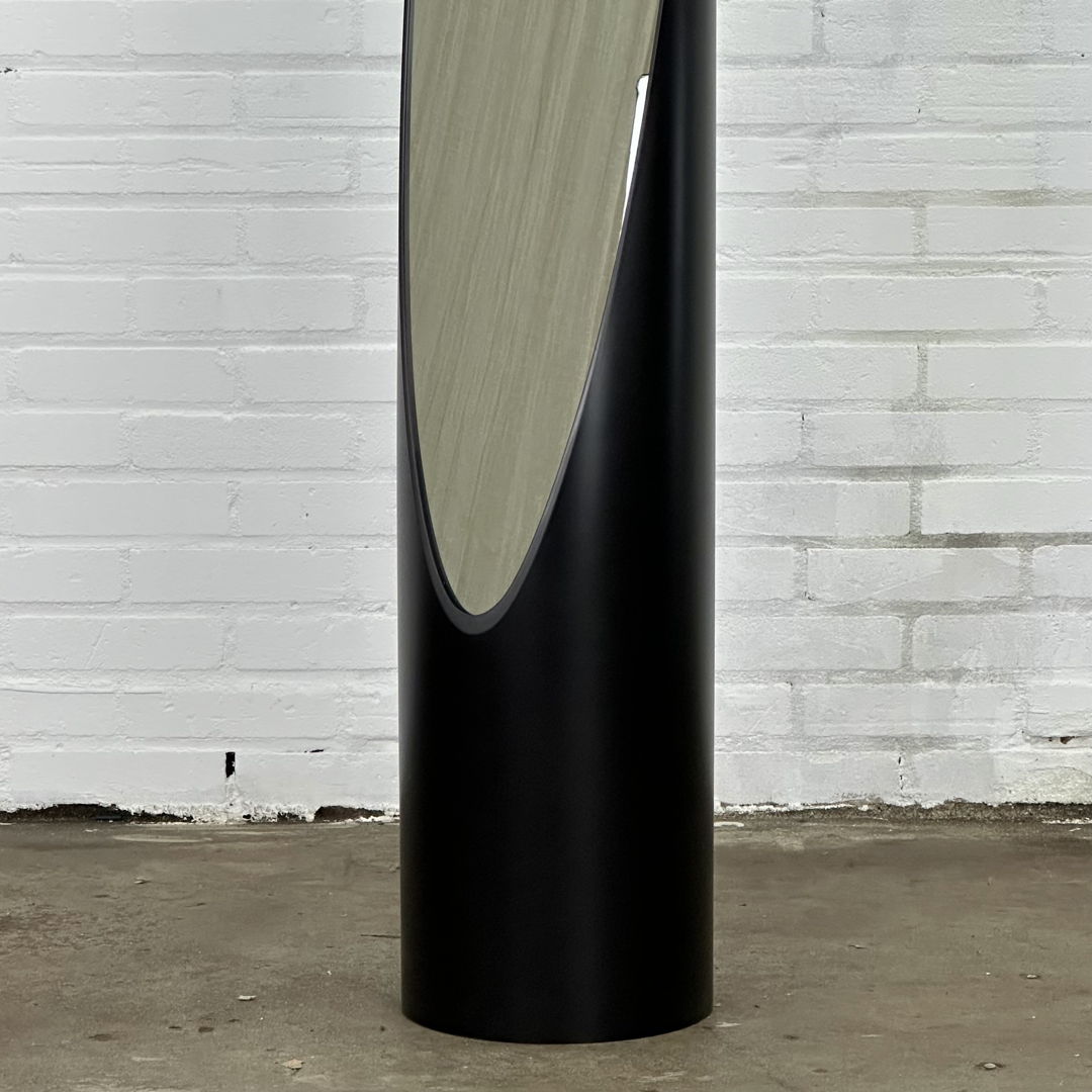 Lipstick mirror black door Rodolfo Bonetto | specchio unghia