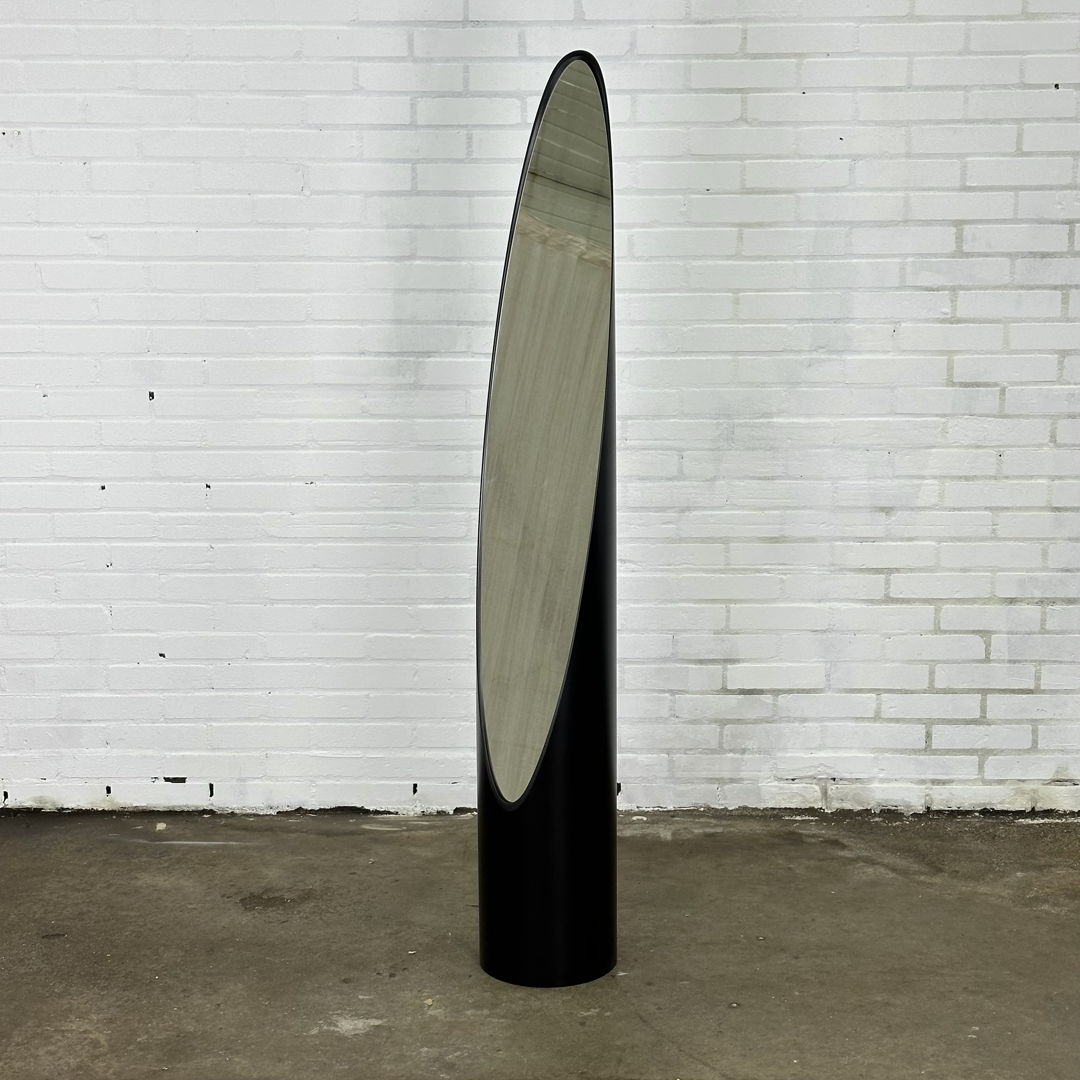 Lipstick mirror black door Rodolfo Bonetto | specchio unghia