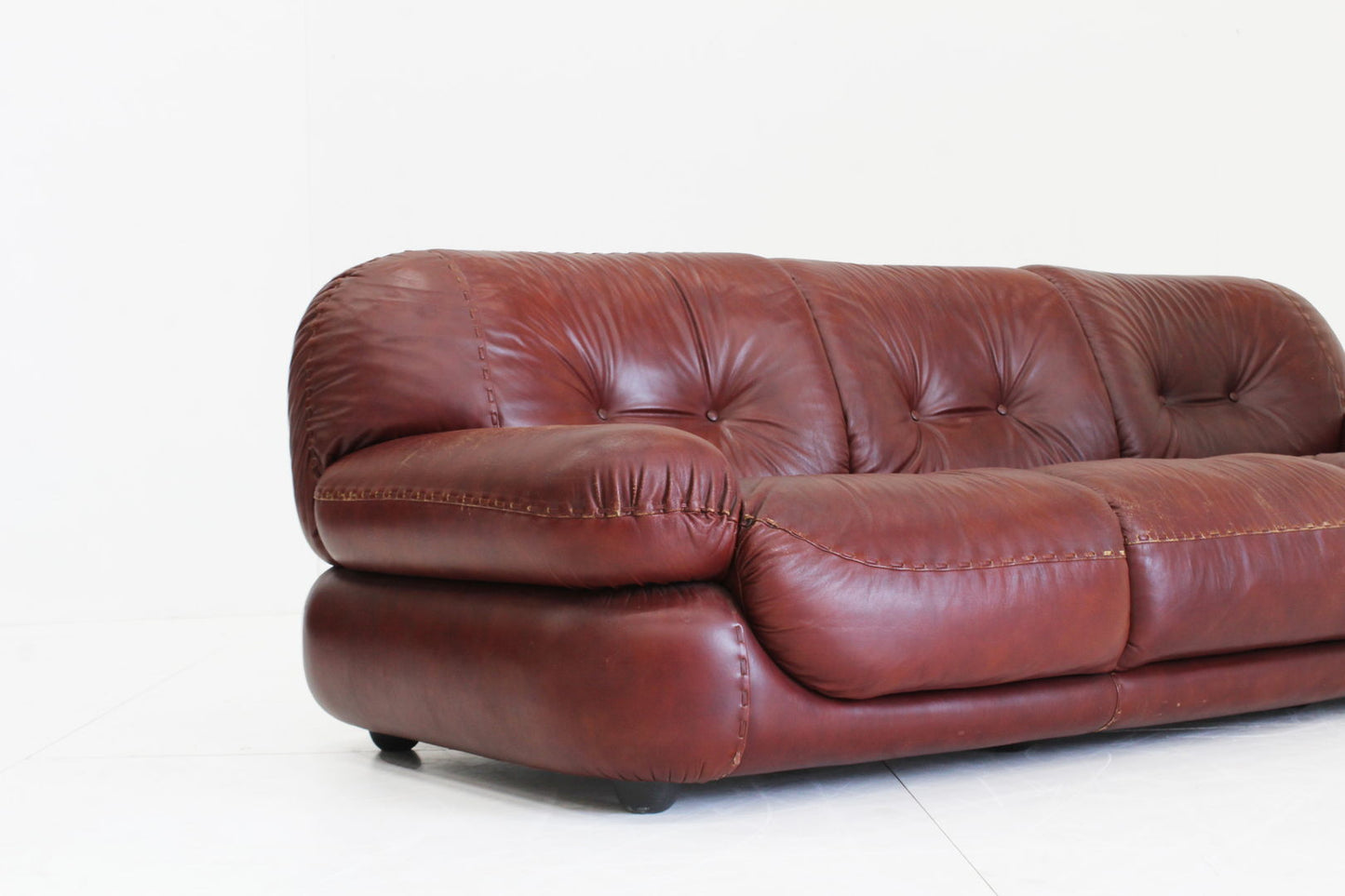 Sapporo Italian leather sofa Mobil Girgi 1970s