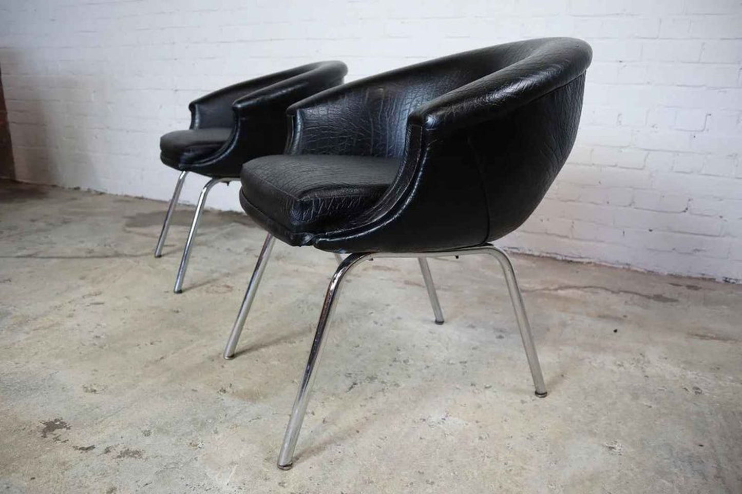 Set of 2 black faux leather Mid-century armchairs