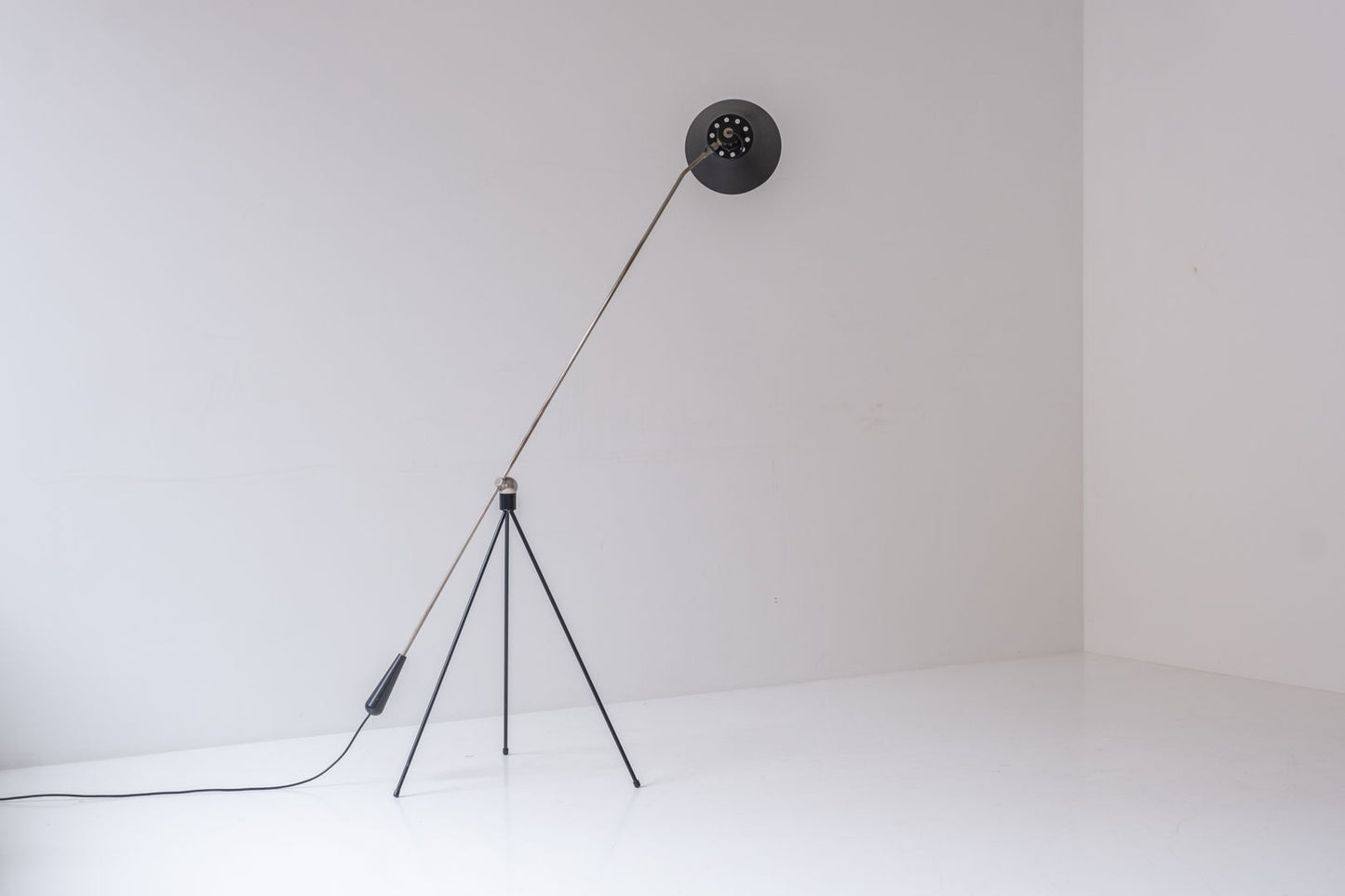 Early ‘Magneto’ floor lamp by H. Fillekes for Artiforte, The Netherlands 1954.