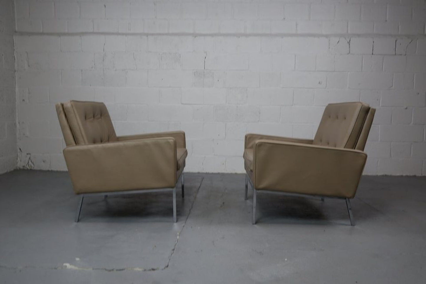 Florence Knoll lounge chairs model 65a for Knoll International.