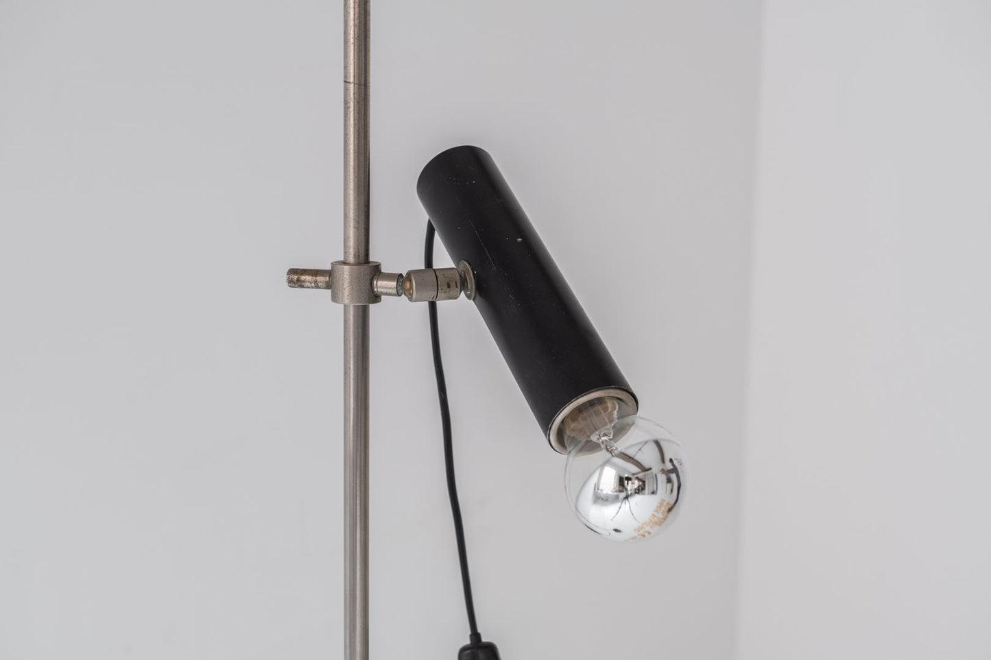 Minimalist floor lamp from Italy, designed and manufactured during the 1950s