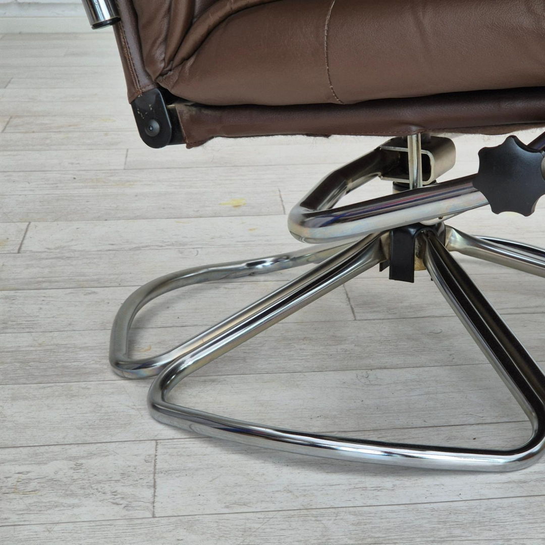 1970s, Danish swivel chair, original condition, leather, chrome steel.