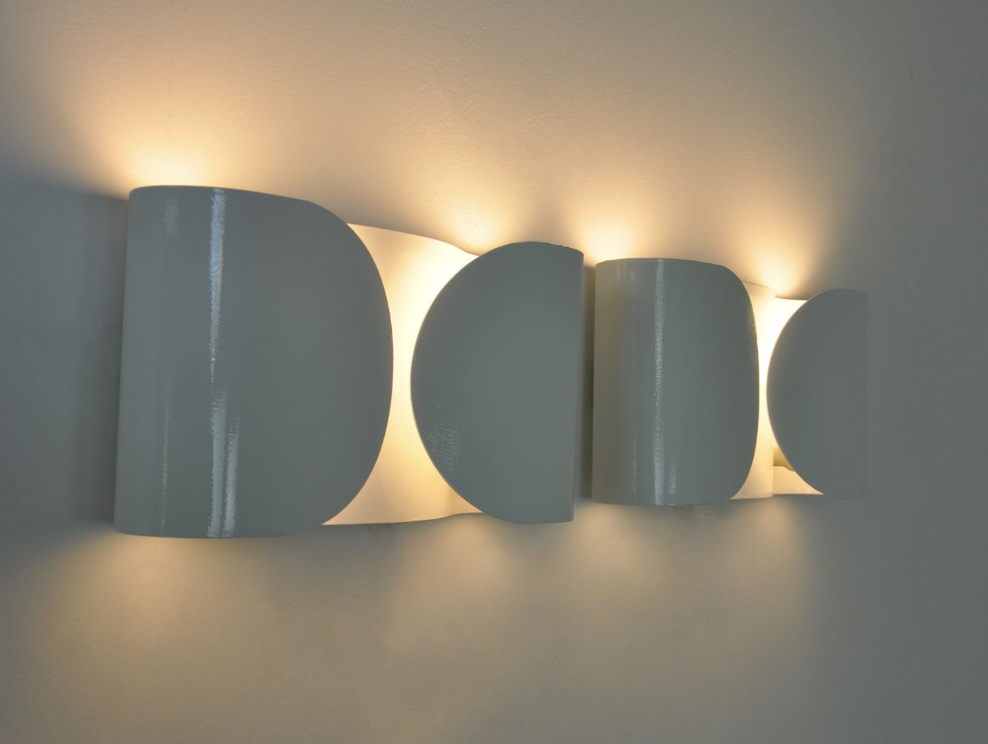 White Foglio Sconces by Tobia & Afra Scarpa for Flos, 1960s Set of 2