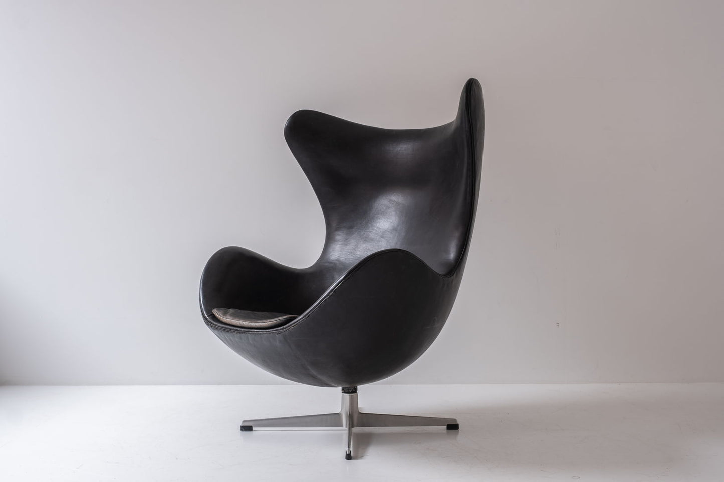 Early ‘Egg’ armchair designed by Arne Jacobsen for Fritz Hansen, Denmark 1958.