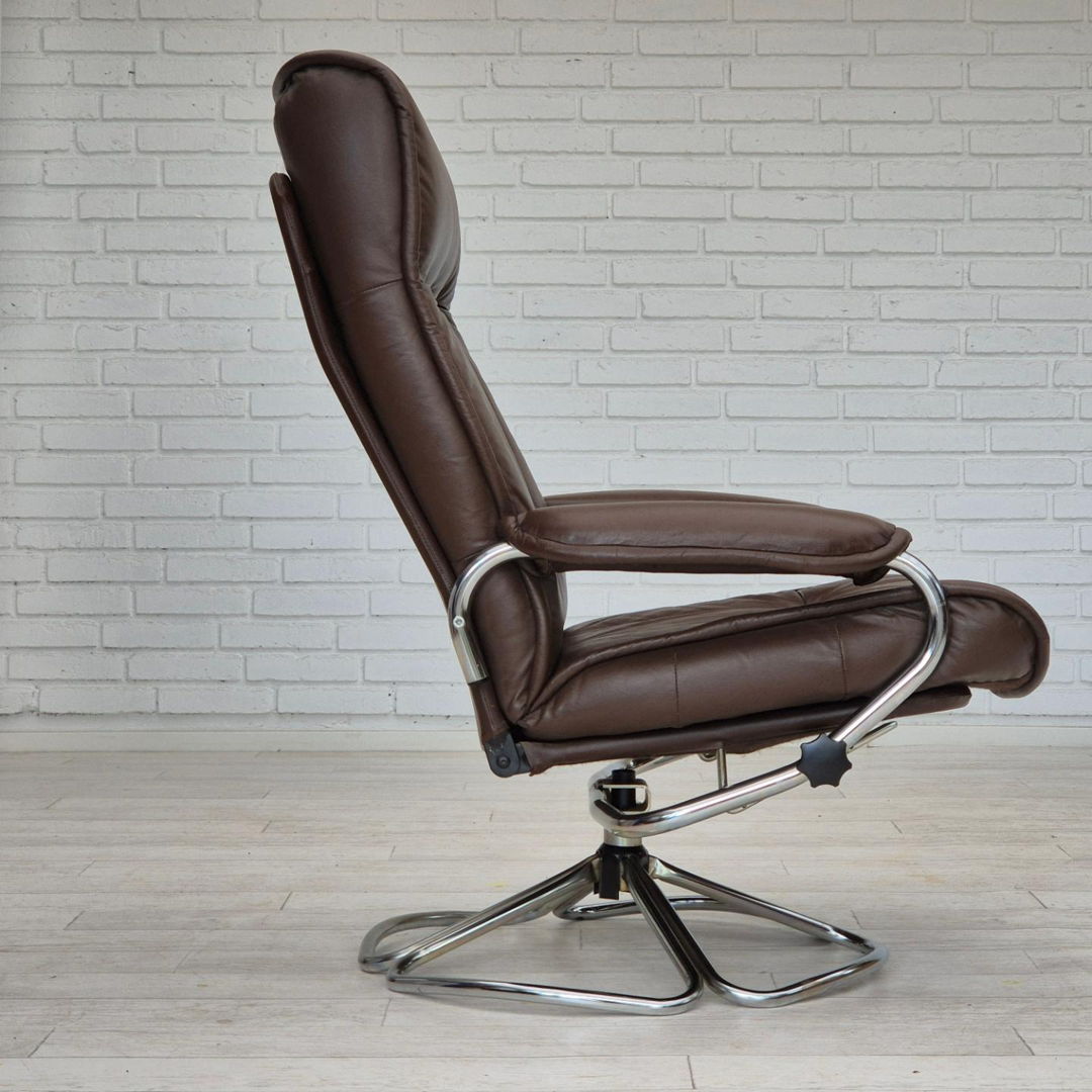 1970s, Danish swivel chair, original condition, leather, chrome steel.