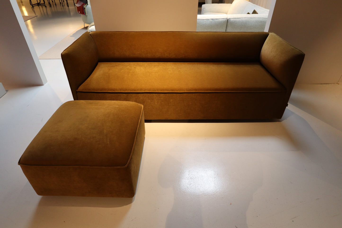 Gelderland Pillow sofa with ottoman by Lex Pott