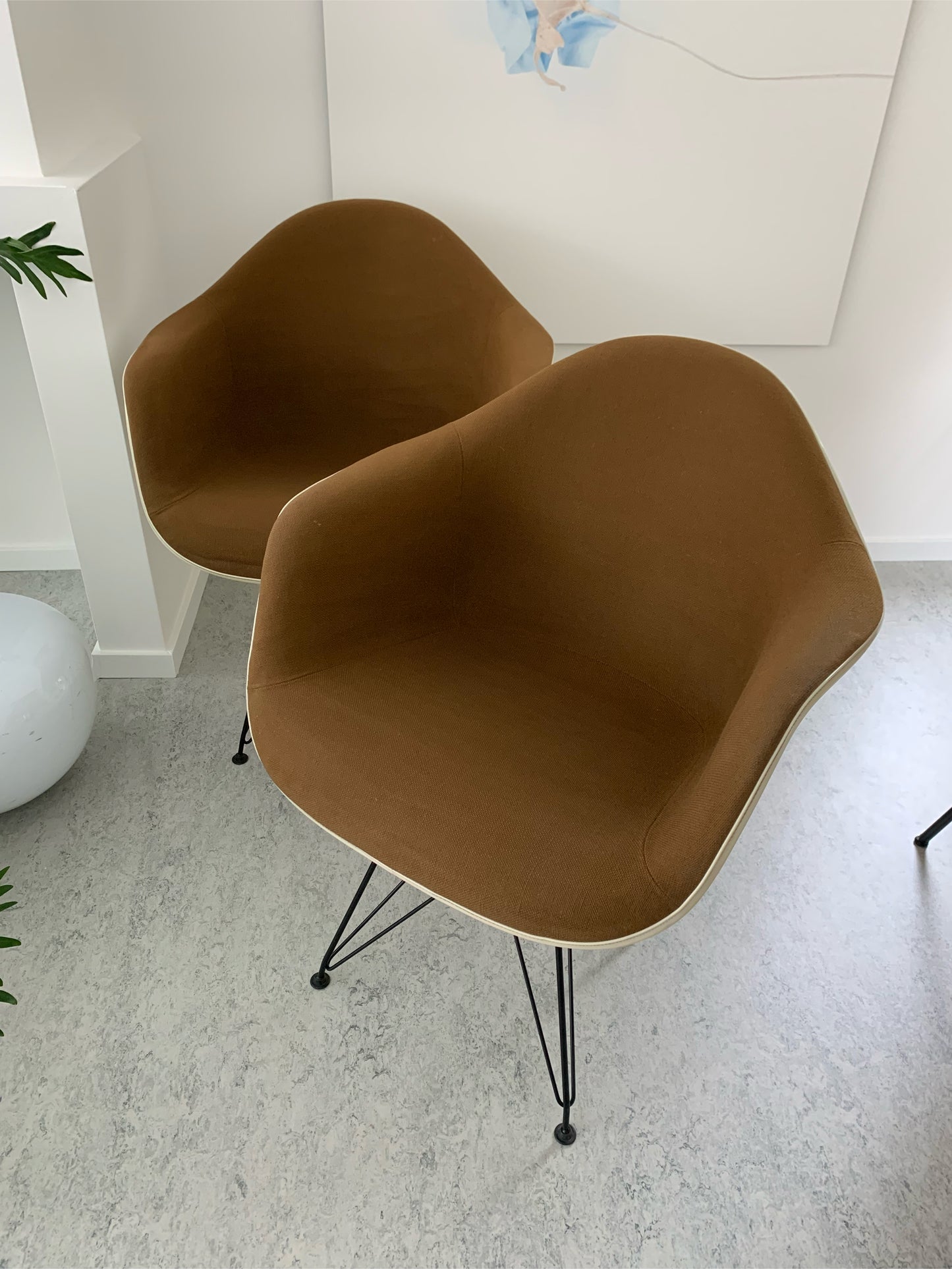 2 DSR Eames Shell chairs