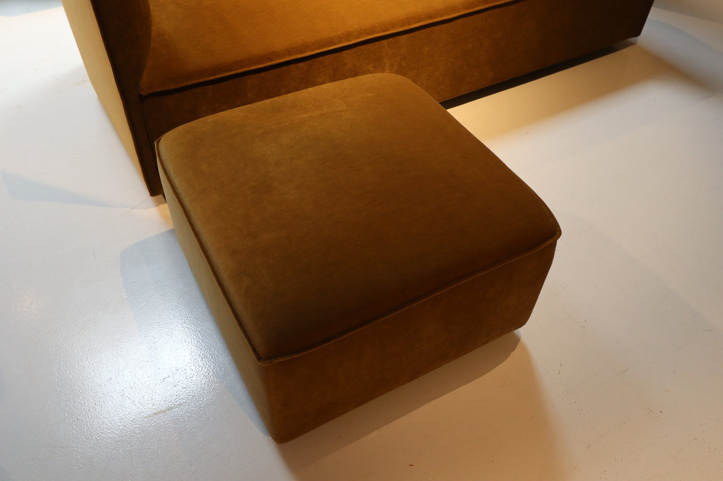 Gelderland Pillow sofa with ottoman by Lex Pott