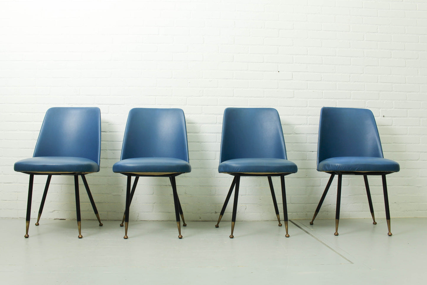 4x Mid Century dining chairs with brass feet, set