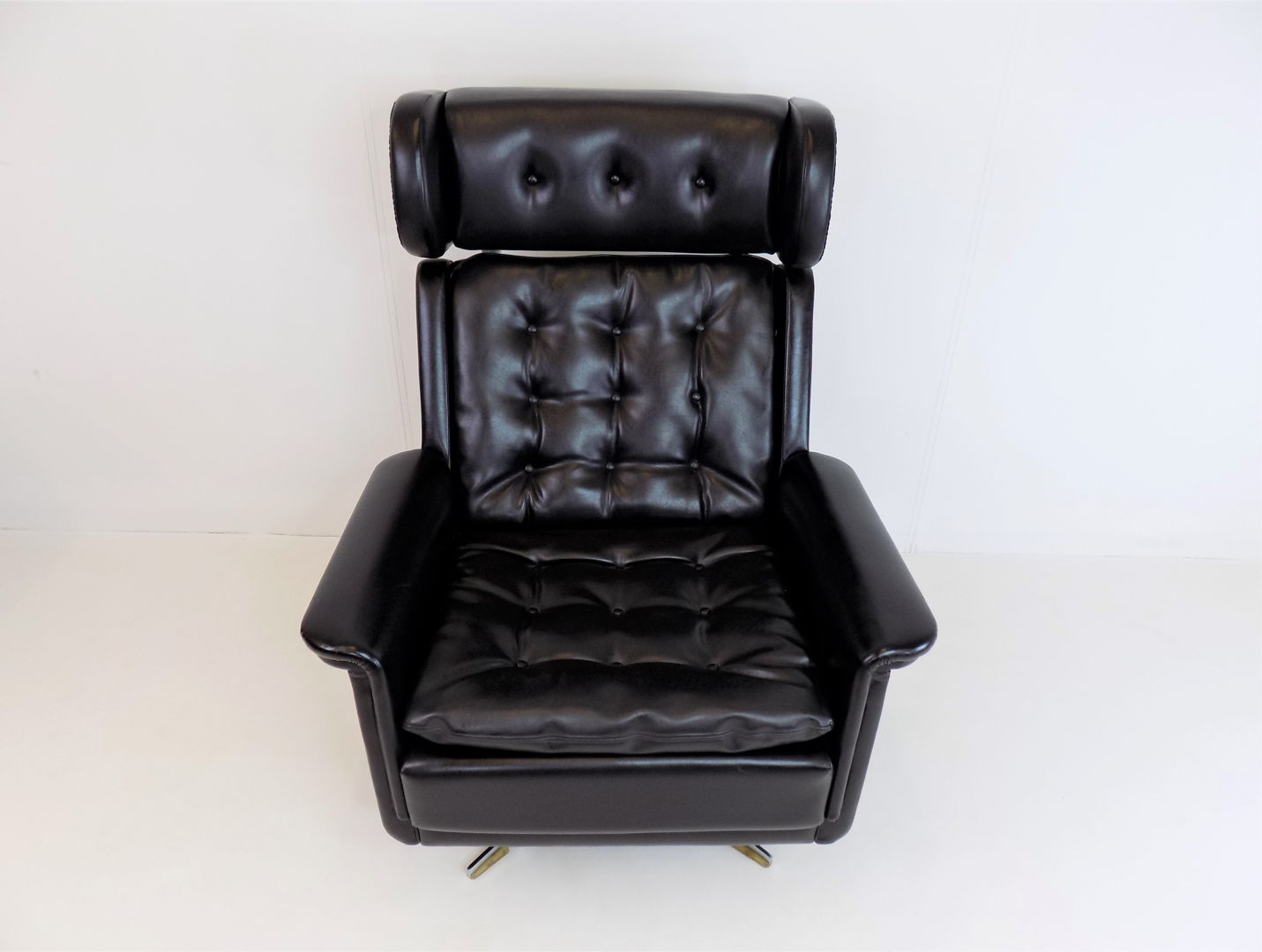 Leather armchair by Holtmann Möbelmanufaktur