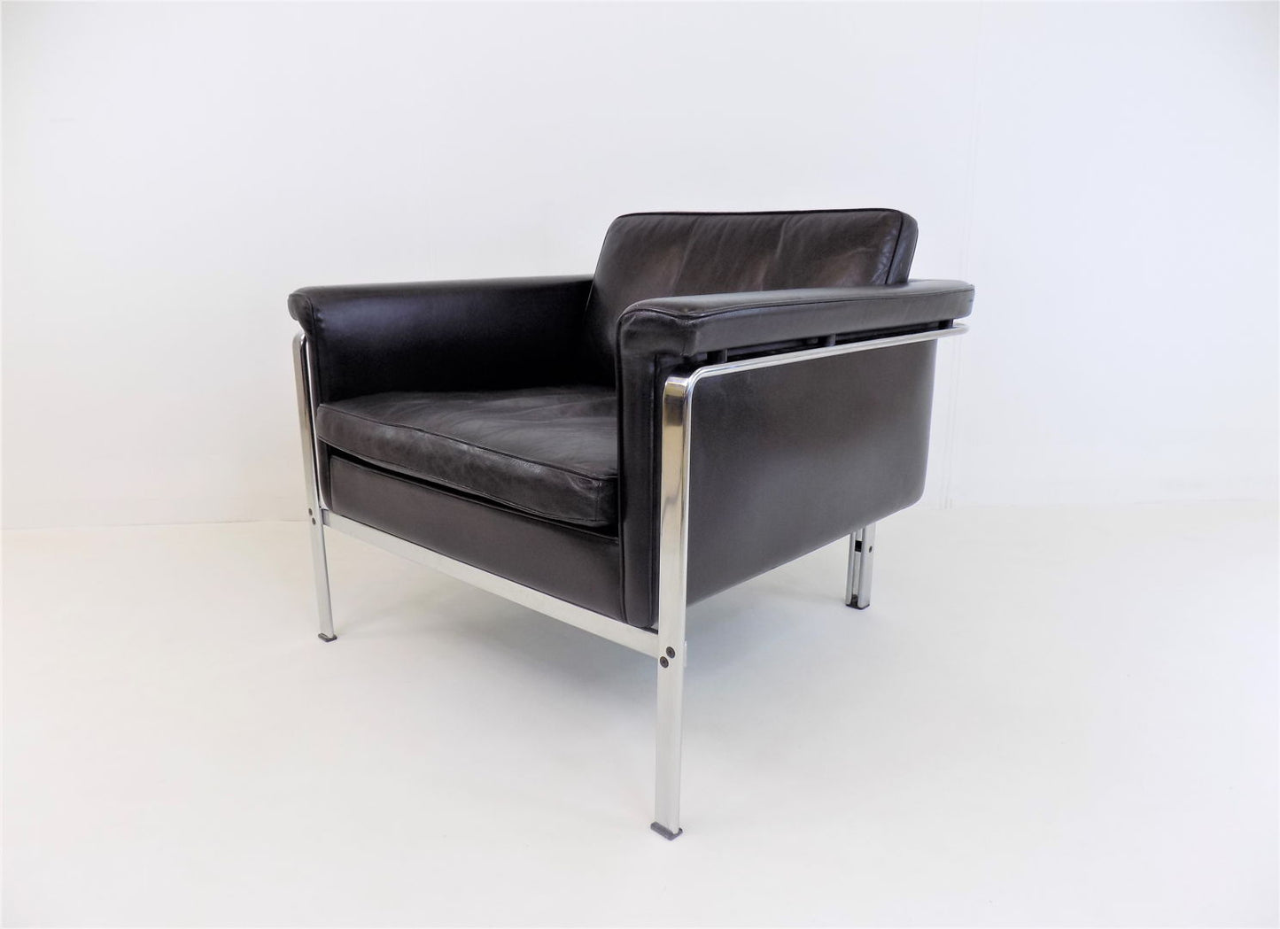 Kill 6911 leather chair black by Horst Brüning