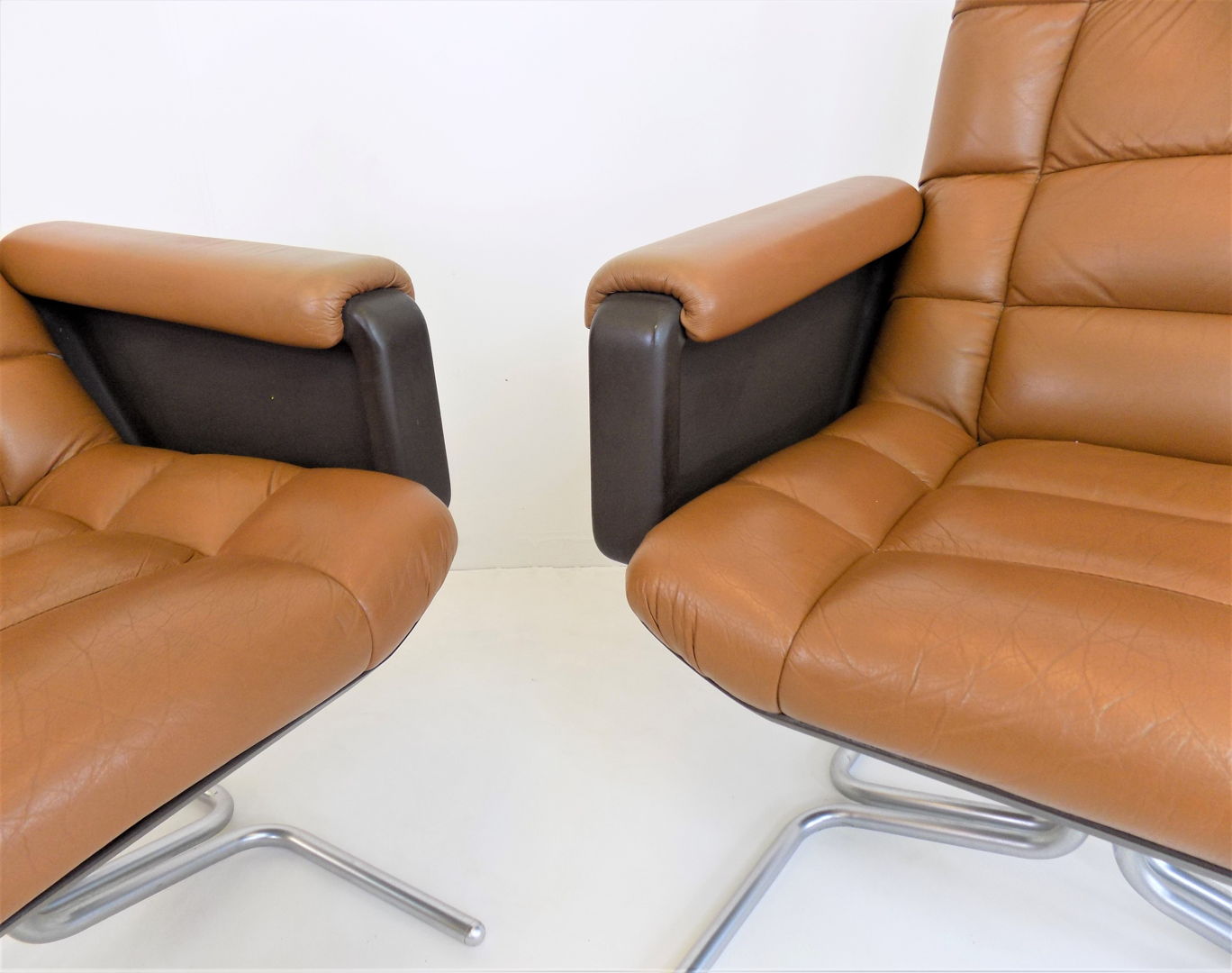 Set of 2 Mauser Seat 150 leather armchairs by Herbert Hirche