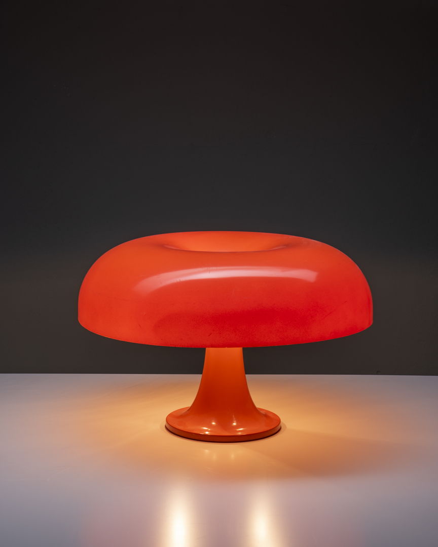 'Nesso' table lamp in fiberglass, designed in the 1960s by Giancarlo Mattioli and Urban Architects Group