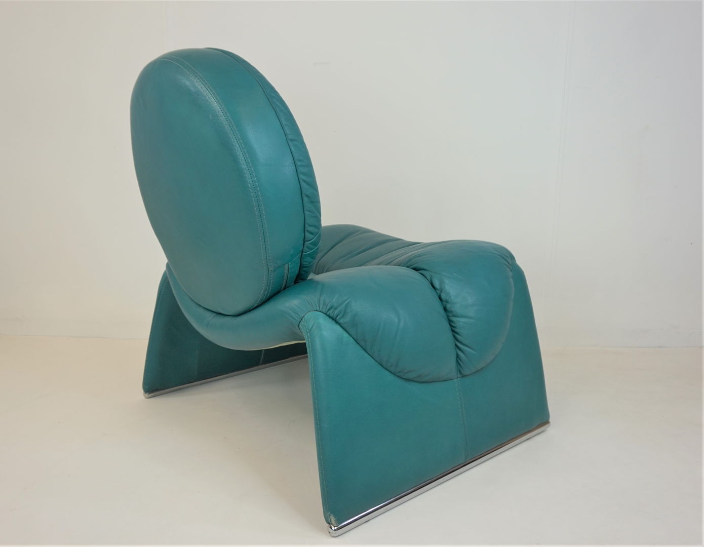 Saporiti C35 Calypso leather lounge chair by Vittorio Introini