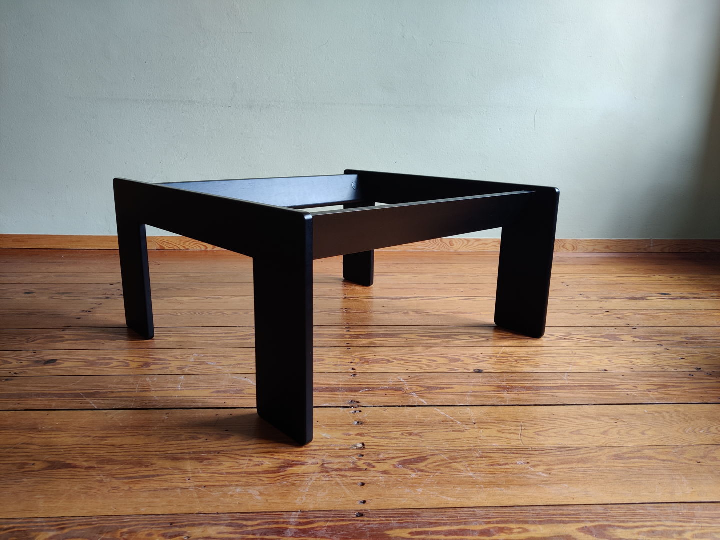 Knoll International coffee table by Tobia & Afra Scarpa